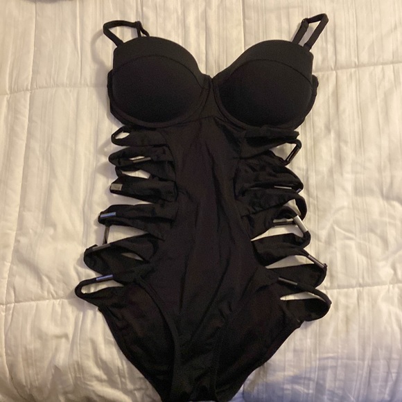 VS One Piece Strappy Side Cutout - Picture 6 of 7